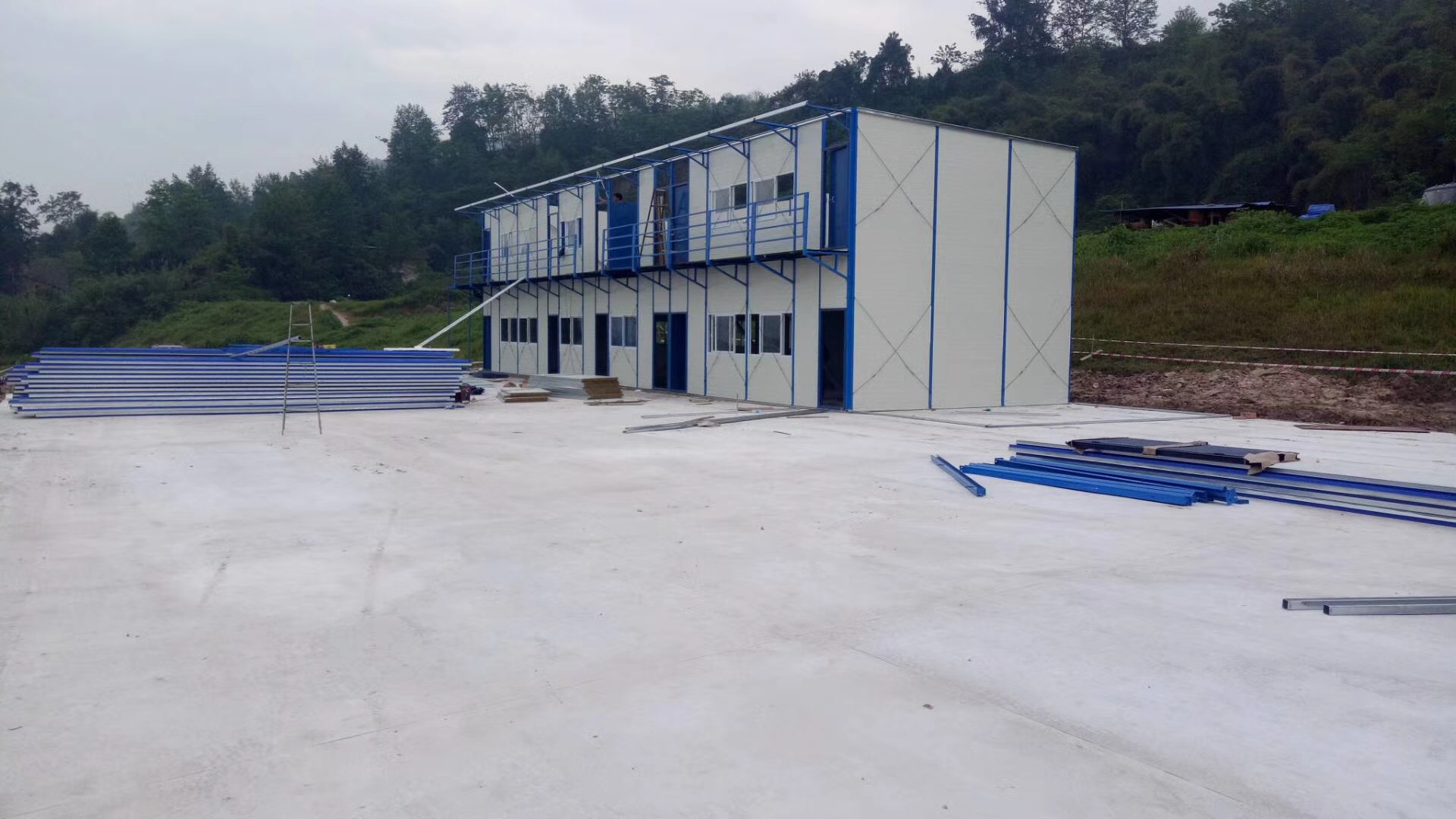 板房搭建中